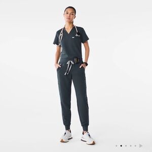 Figs scrubs set in Dark Harbor